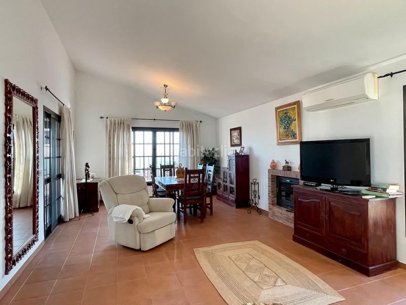 Foto e39a9cb9-94ab-48d9-a752-f2b8480eb52a. Chalet con camino riscaldamento parcheggio piscina in Algarrobo