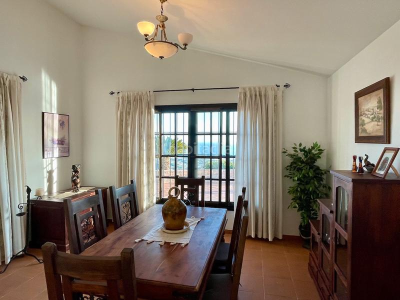 Foto f0ac5237-2ed9-4355-9d3a-eea7c41d0037. Chalet con camino riscaldamento parcheggio piscina in Algarrobo