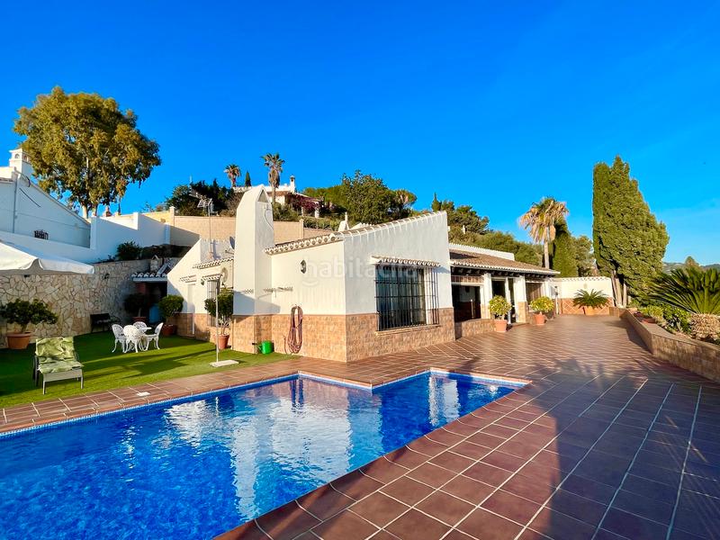 Foto fce7c068-9bb1-4210-86f3-85891923cacd. Chalet con camino riscaldamento parcheggio piscina in Algarrobo