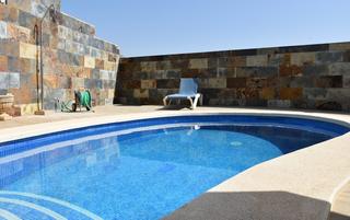 Xalet  N/a. Chalet en venta nerja reformado con 3 dormitorios, garaje y pisc