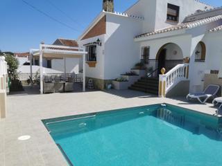 Xalet  Avenida de andalucía. Chalet en venta caleta de velez con 4 dormitorios y piscina