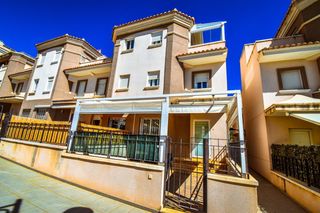 Casa  De portugal. Chalet en zona de santiago  bernabéu en santa pola