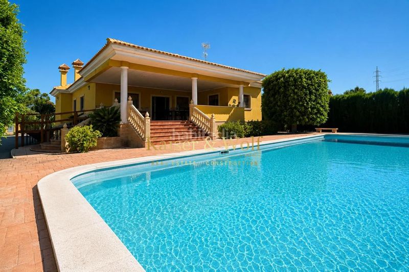 Foto f25265ba-a349-4255-83bc-9c92f79e0001. Casa amb piscina a Jubalcoi Elche / Elx