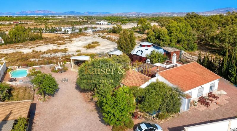 Foto c63d19b3-5575-440d-b7c7-261c73a9e616. Casa amb piscina a Los Arenales del Sol Elche / Elx