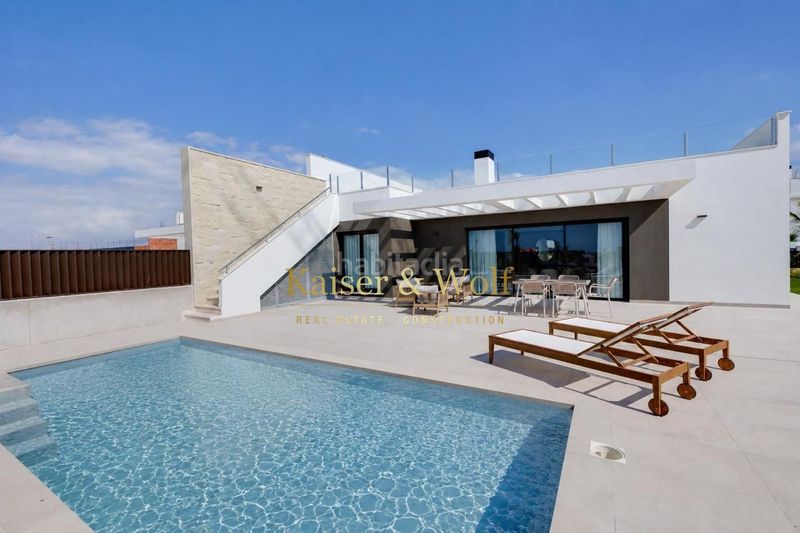 Foto cffb886d-4e16-49a1-a065-2b079614f385. Casa amb piscina a Bonalba-Cotoveta Mutxamel