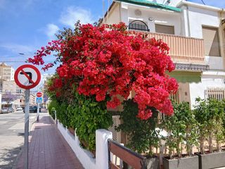 Casa  Villena. Duplex en esquina cerca del mar