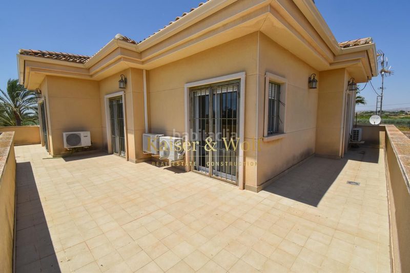 Foto 10fafb7f-f1c7-4679-a6aa-ba6bcd14cc94. Casa amb calefacció piscina a Las Bayas Elche / Elx