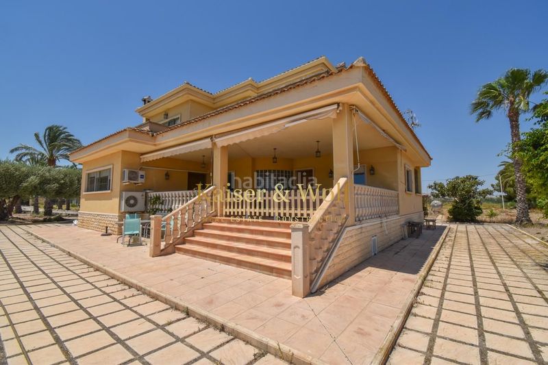 Foto deef2120-41a7-448c-96d9-543c65d859e9. Casa amb calefacció piscina a Las Bayas Elche / Elx