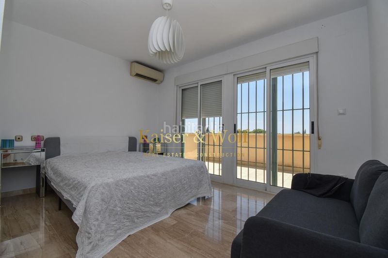 Foto f0f662f3-f490-42db-ab51-ee5da06cec99. Casa amb calefacció piscina a Las Bayas Elche / Elx