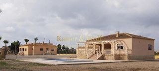 Masia  Camino de los abadia. Parcela con dos casas, piscina y dos cocheras  ideal para dos fa