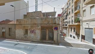 Casa a Carrer major 21. Dos plantas bajas o solar para construir