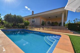 Casa  Carrer de ginés macià pascual. Chalet independiente con piscina en elche centro