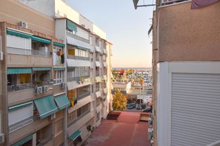 Flat  Ciudad mallorca. Piso con balcón en el puerto de santa pola