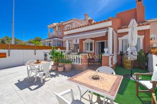 Casa  Carrer de finlandia. Chalet con terraza acristalada en gran alacant