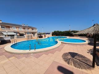 House  Carrer de finlandia. Chalet con terraza acristalada en gran alacant