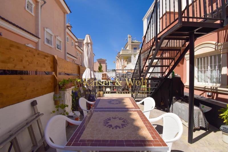 Foto 107ad22e-dc9b-47a9-a68f-18fe71ea51d0. Casa chalet reformado con parcela grande en gran alacant en Santa Pola