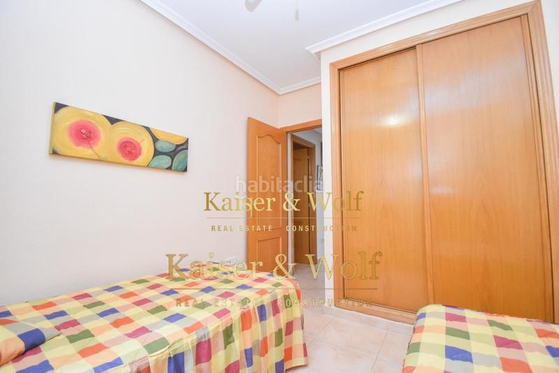 Foto e492ab90-89f4-42c6-8068-9449c39e2c2a. Casa chalet reformado con parcela grande en gran alacant en Santa Pola