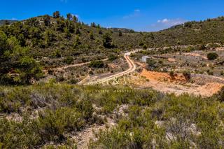 Casa  Xixona. Parcela con casa rústica en medio de la naturaleza en tibi
