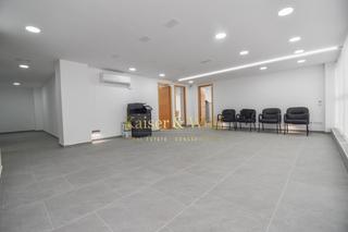 Business premise  Doctor gabino mira. Amplio local reformado en centro con plaza garaje