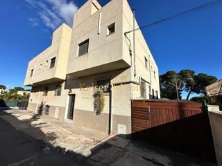 Appartement  Carrer la traïña. Piso a pié de pinada en la marina