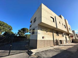 Appartement  Carrer la traïña. Semisótano a pié de pinada en la marina