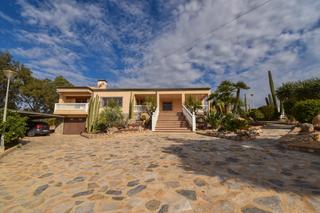 Casa  Punta sierra. Chalet con piscina y vistas en punta sierra