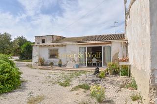 Masia  Poligono. Terreno rústico con vivienda adosada para reformar