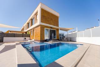 House  Carrer de creta. Chalet semiindependiente con piscina privada
