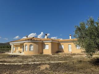 Masia  Foya alta. Villa en onil con terreno amplio y vistas