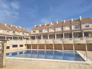 Casa  De portugal. Acogedora casa cerca de la playa con piscina comunitaria y garaj