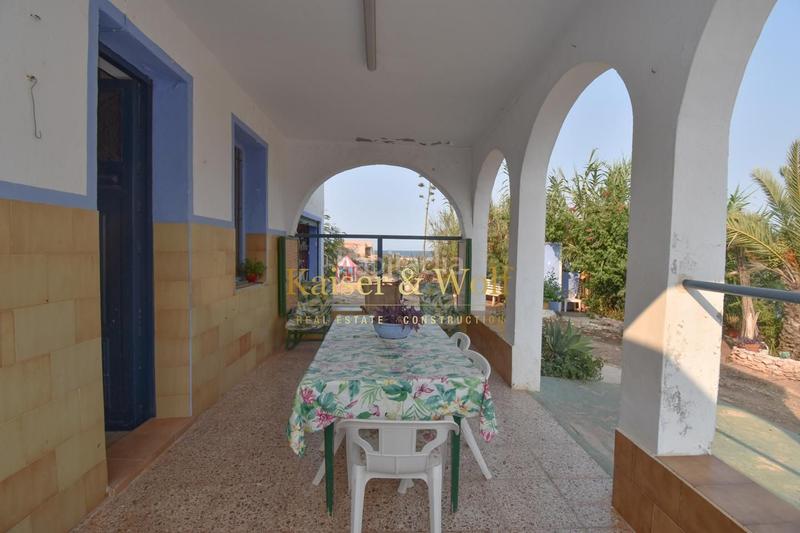 Foto 0bd2d532-bb3e-4a50-9797-3f4f2ea668a6. Casa  rústica en primera línea en calas Santa Pola este Santa Pola