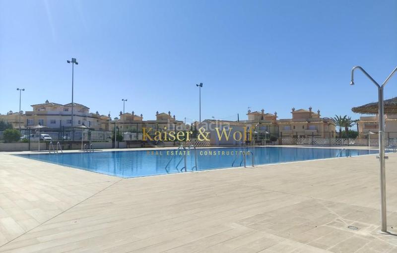 Foto db570aef-6b71-4d5b-8f7b-315f2baab31d. Casa oportunidad bungalow con piscina en gran alacant en Santa Pola