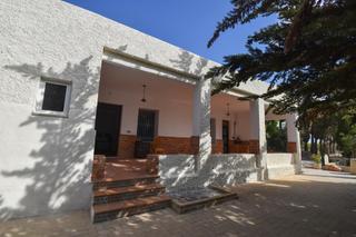 Mas  Pecuaria. Doble chalet en elche con parcela grande