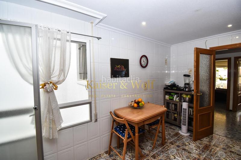 Foto 21454f69-470d-44ad-a732-ae129dc2a1c0. Piso  de categoría con balcón, ascensor y parking en Santa Pola