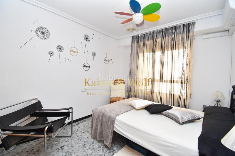 Foto 5a932d75-8cef-43f8-bfe7-80fbb1f1fb81. Piso  de categoría con balcón, ascensor y parking en Santa Pola