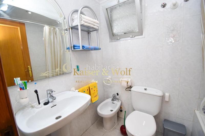 Foto 85ef6a66-aa15-4955-a3ab-023ae3a6c376. Piso  de categoría con balcón, ascensor y parking en Santa Pola