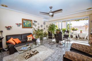 Appartement  Carrer de sant antoni. Piso de categoría con balcón, ascensor y parking en santa pola