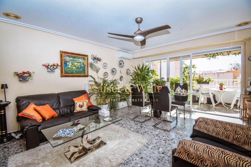 Foto 85f73450-d44c-4ce2-b403-099c1f57c849. Piso  de categoría con balcón, ascensor y parking en Santa Pola