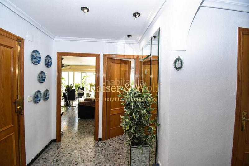 Foto 92c0fad8-03a8-49ff-8bdc-6bc2406abcfc. Piso  de categoría con balcón, ascensor y parking en Santa Pola