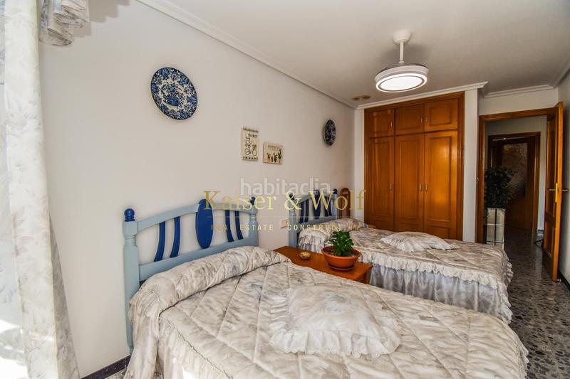 Foto fc57b216-bb4b-4c43-8af1-d38f255689a9. Piso  de categoría con balcón, ascensor y parking en Santa Pola