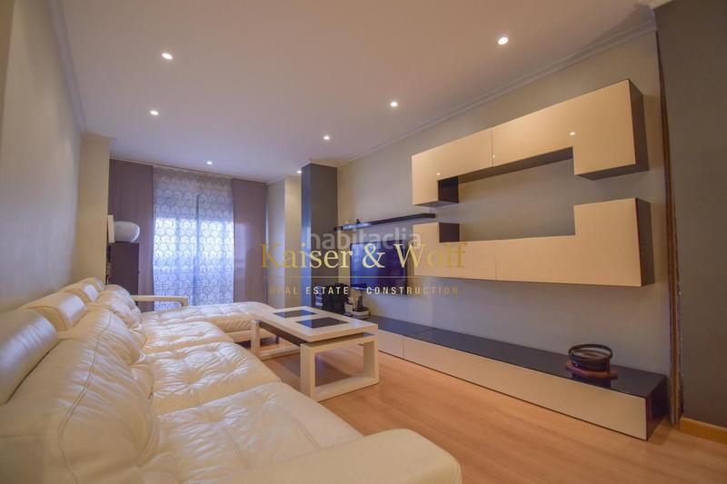 Foto 6e08b6b6-16b3-4a47-b038-64c84d2152e2. Piso  con terraza privada a unos minutos de playa levante en Santa Pola