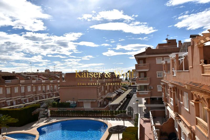 Foto b5139cbb-413b-4fa8-ab98-341f9c85ab02. Pis amb piscina a Calas Santiago Bernabeu Santa Pola