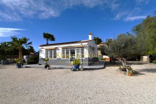 Bauernhof  Partida daimes. Parcela rústica con impecable vivienda