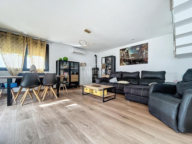 Foto a3f8b25a-75ff-4844-96a3-ed8c78c07121. Casa aparellada amb calefacció aparcament piscina a Vegas del Genil