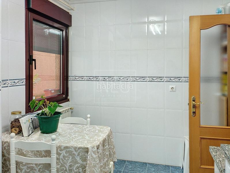 Foto dc59f1bb-f08d-470f-822f-3b84d6811047. Planta baixa amb calefacció aparcament a Santo Domingo - El Campillín Oviedo