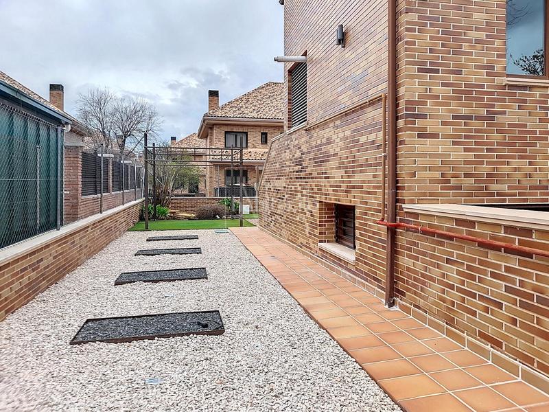 Foto 45f51222-fdcb-4d45-9d5e-513a89bb79a8. Casa aparellada amb calefacció aparcament a Centro Villaviciosa de Odón