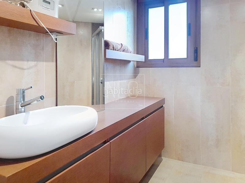 Foto a943ff2d-9bb0-426b-8974-26f43c36e71e. Casa aparellada amb calefacció aparcament a Centro Villaviciosa de Odón