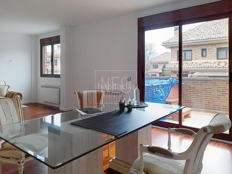Foto d1ee24f8-b015-4d07-95c2-ca0c004dc7e8. Casa aparellada amb calefacció aparcament a Centro Villaviciosa de Odón