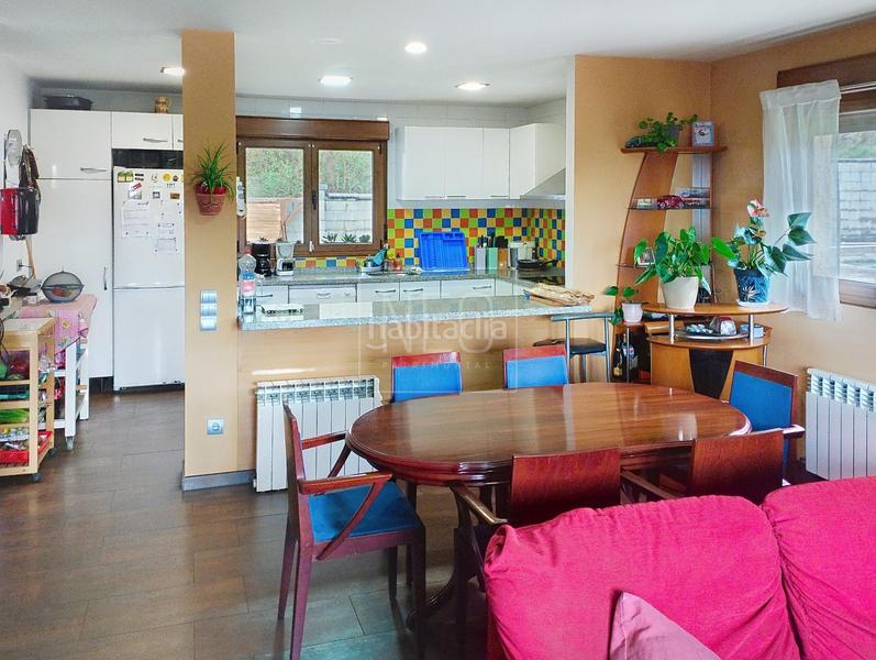 Foto 564555e2-87df-4195-8ba5-fa6fe81f7de0. Chalet con riscaldamento parcheggio piscina in Parroquias Norte Siero