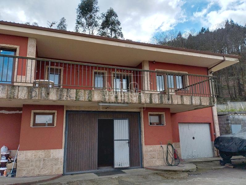 Foto a644867f-1905-4e1b-84ca-826cbd012cd1. Chalet con riscaldamento parcheggio piscina in Parroquias Norte Siero